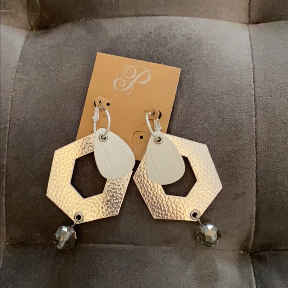 Plunder white leather and silver earrings